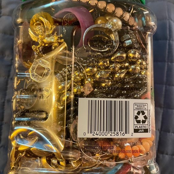 4 lb of crafting jewelry, rings, earrings, stones, gems and broken necklaces. - Picture 2 of 8